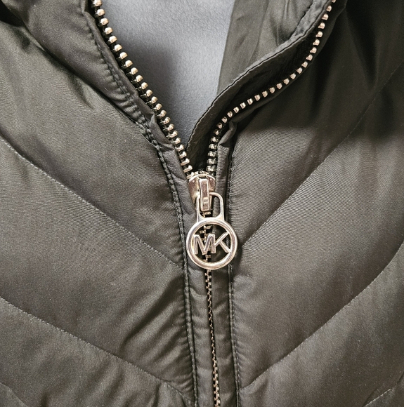 Michael Kors Women's Army Green Quilted Jacket with Faux Fur Hood - Picture 3 of 16